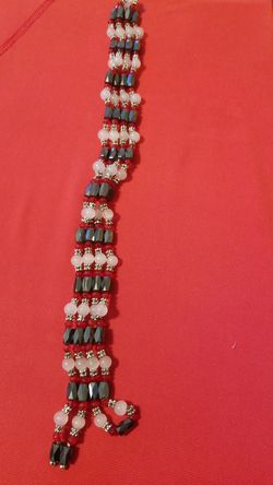 Magnetic necklace/bracelet