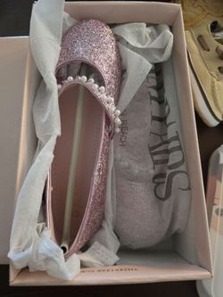 Size 13 girls pink sparkle shoe