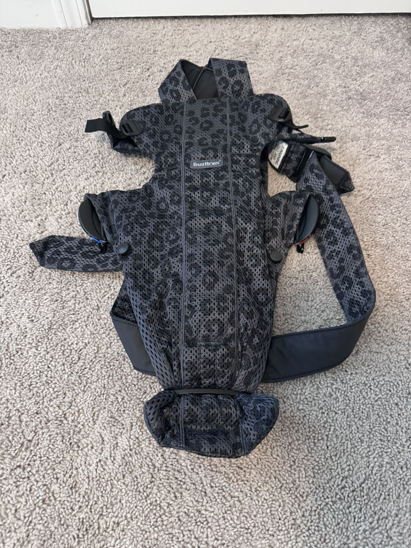 Baby Bjorn Baby Carrier Mini, 3D mesh, Black and Grey Leopard