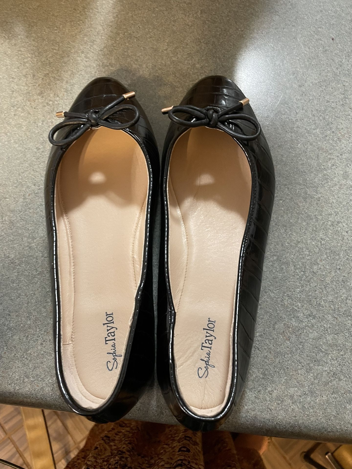 Ladies Sophia Taylor Size 13w Black Flat Slip On Shoe Alligator Pattern With Bow