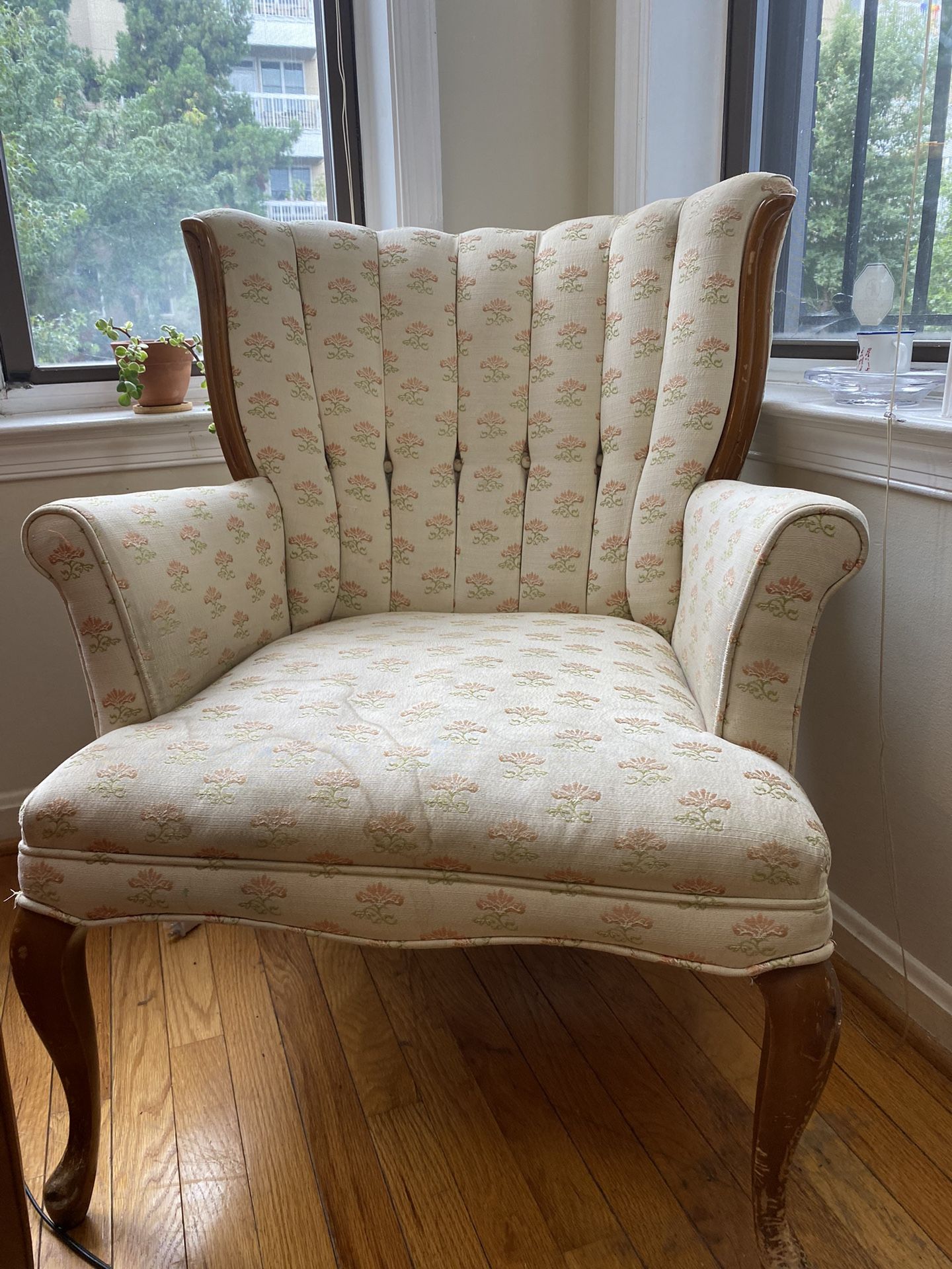 FREE Sitting Chair / Arm chair