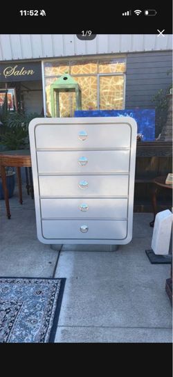 Mid Century awesome style Dresserr 32 wide 18 deep 44 1/2 tall