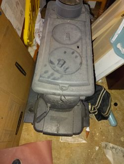 Cast Iron Wood Burning Stove W/X2 Burning Cook Top
