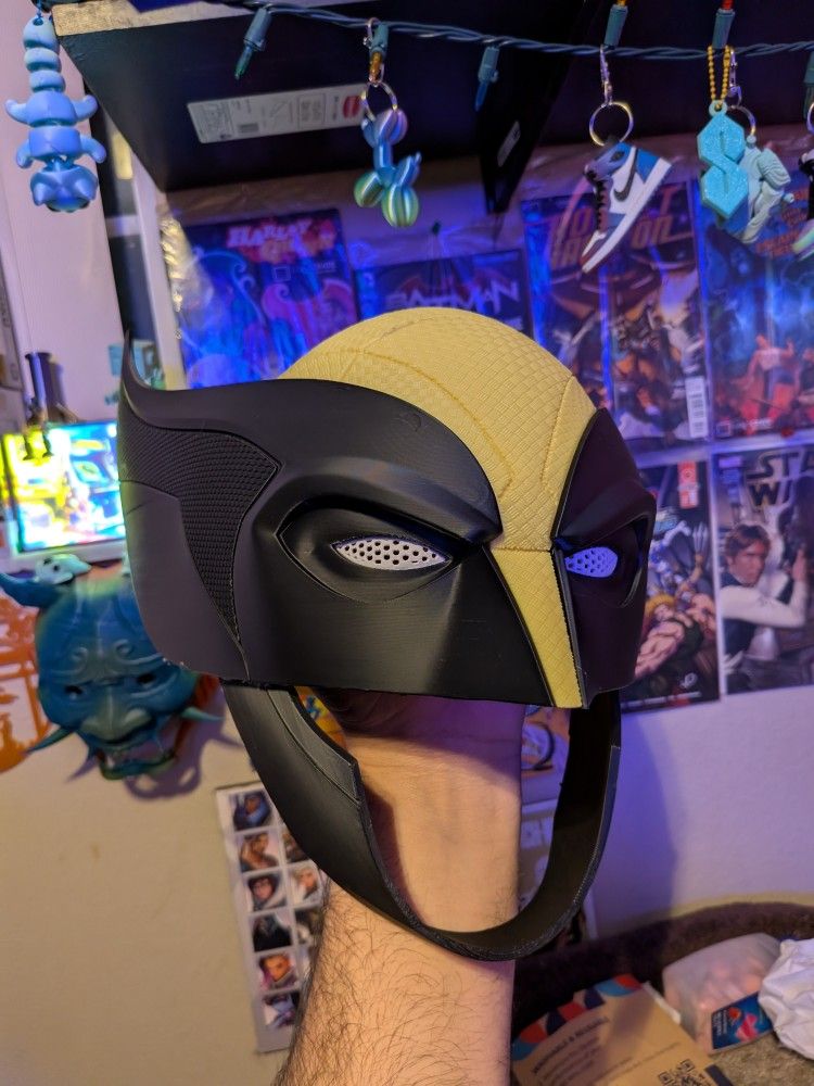 Wolverine Display Helmet With Stand