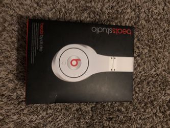 Beats studio white