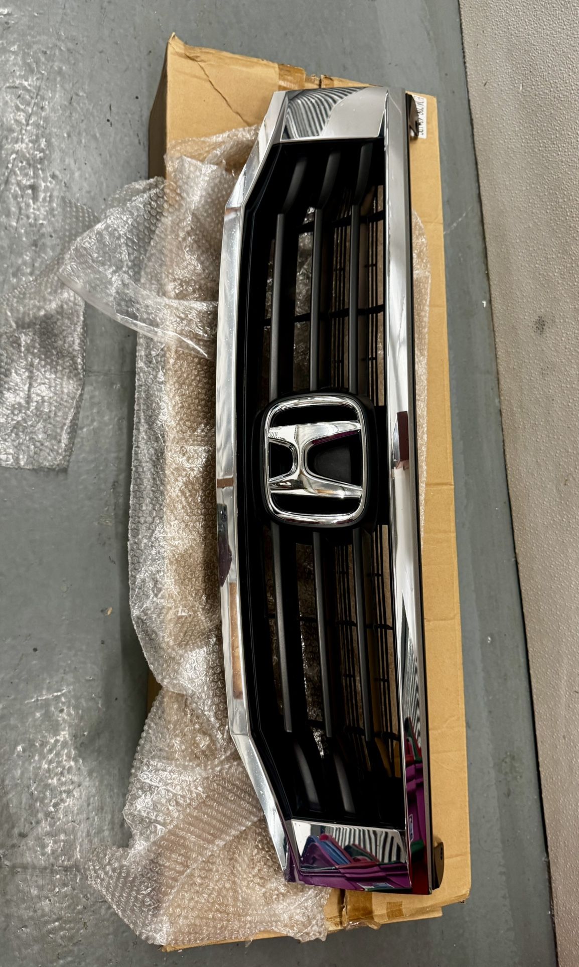 2008-2010 Honda Accord Sedan Front Upper Grille OEM