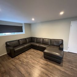 Beautiful Leather Sectional With Chaise