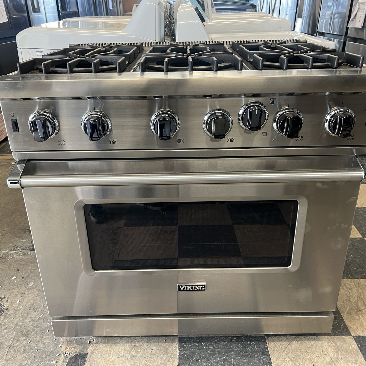 Brand New Viking - Professional 5 Series 5.1 Cu. Ft. Freestanding Gas Convection Range - Stainless Steel