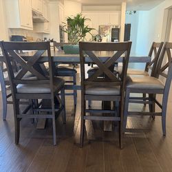 Expandable Dining Table – Seats 4 to 8 – Excellent Condition - Denton -$1100