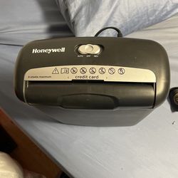 Honeywell 6 Sheet shredder