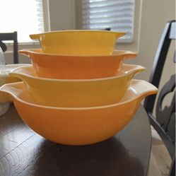 Pyrex Yellow  Daisy Cinderella Set 