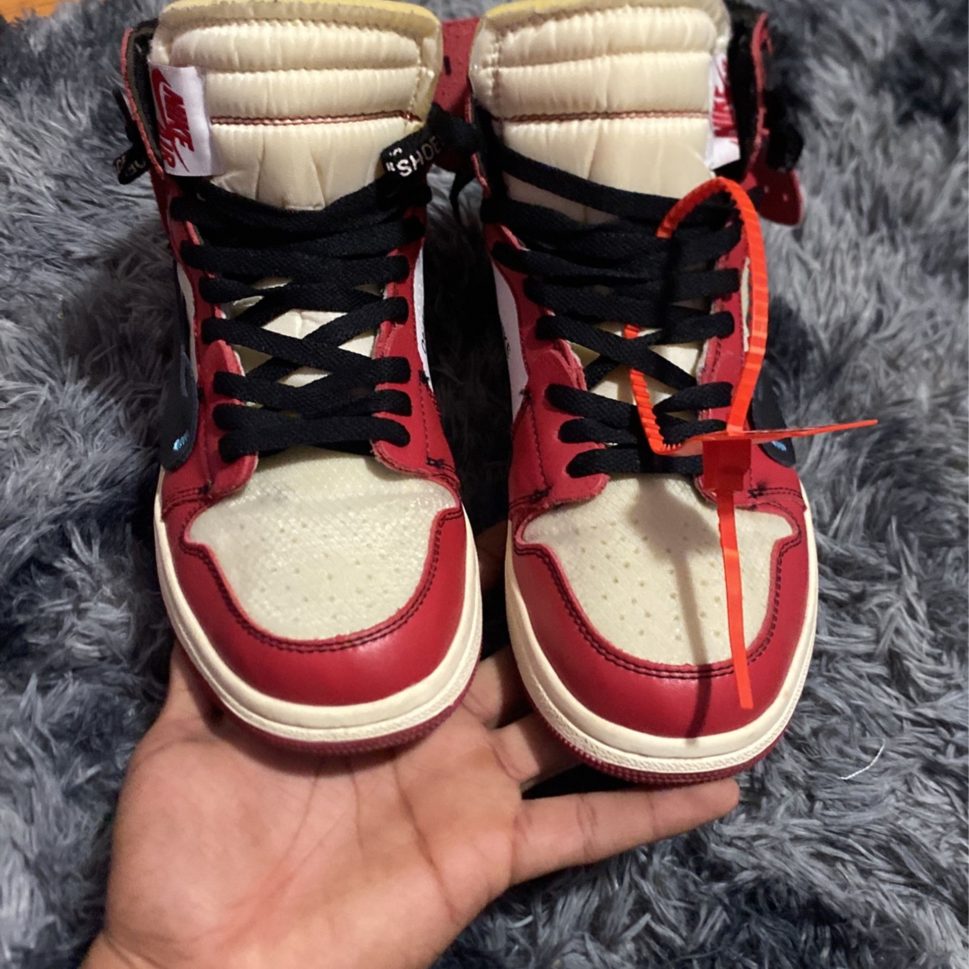Off WhiteChicago Jordan 1