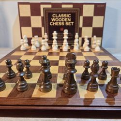 Barnes & Noble Classic Wooden Chess Set
