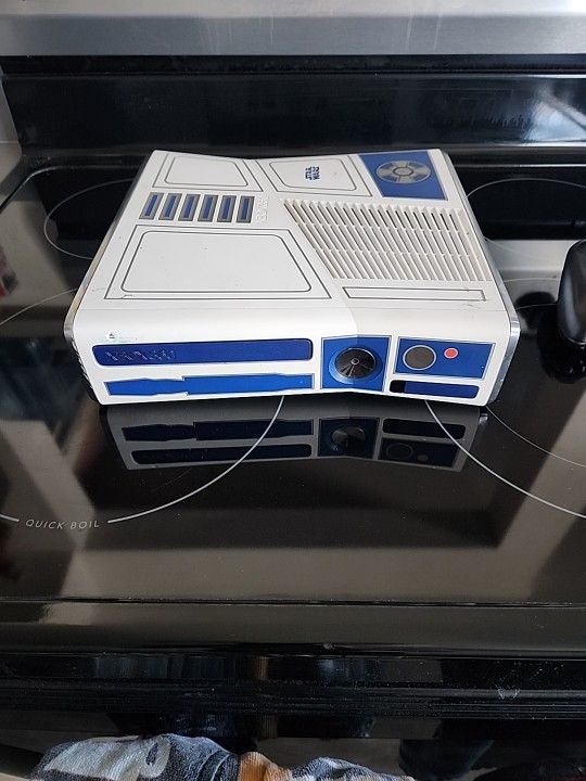 Star Wars Xbox 360 w/ Kinect, Games, Wireless Remote – Working