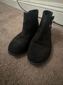 Girl black suede boots size 4