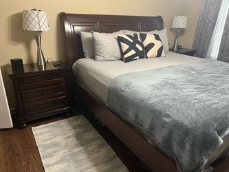 Complete King bed w/ mattress solid wood