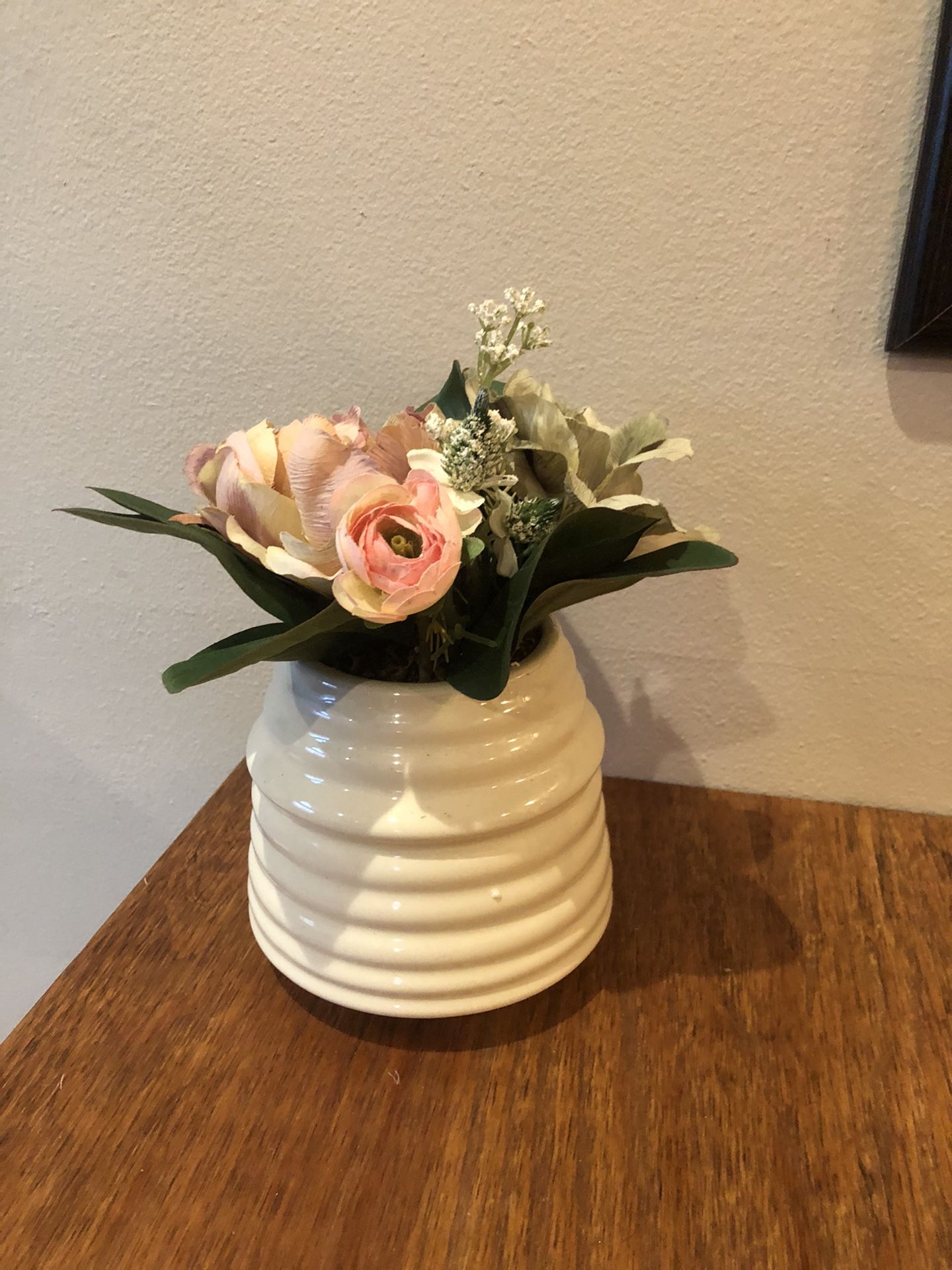 beautiful home decor vase with silk flowers 💐 home 🏡 decor