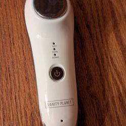 Vanity planet age defying wand for wrinkles helps restore skin and wrinkles look younger. This is brand new never been used
