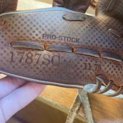 Wilson A2000 11.75 baseball glove