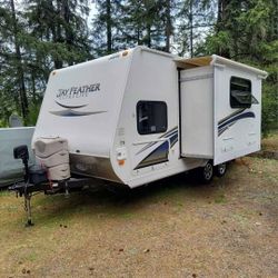 2012 Jayco Jay Feather Ultra Lite Camper Travel Trailer (21 Ft)