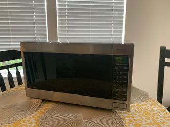 Panasonic Microwave 2.2 cu Inverter -1250 watts of cook power