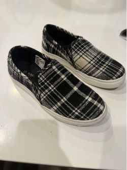 Magellan Women’s Black Slip-On Casual Shoe size 6