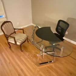 Beautiful Desk Available!