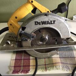 De Walt  Circular Saw