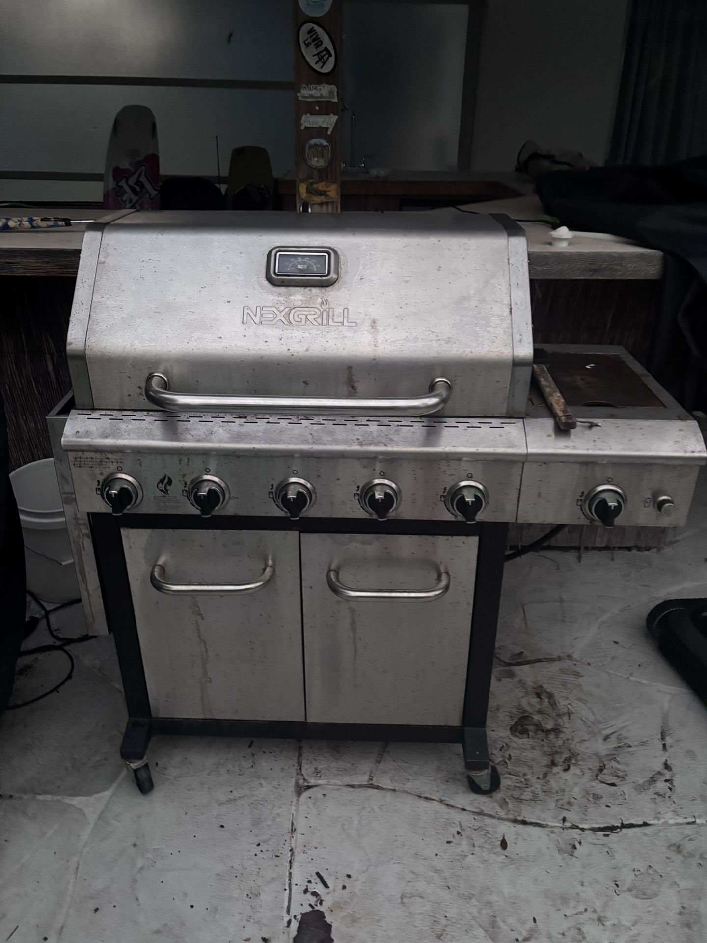 Grill: Nexgrill 4 Burner + Skillet Burner