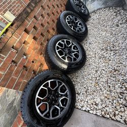 Ford F-150 OEM 18x8.5 wheels and Goodyear 275/65/r18 tires