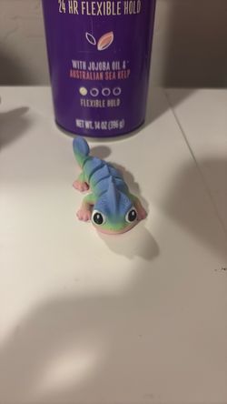 Little random knickknacks I don’t need sell for one dollar each