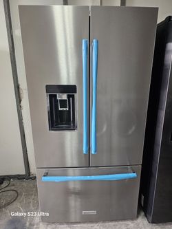 REFRIGERATOR FRENCH DOOR KITCHEN AID STAINLESS STEEL NEW OPEN BOX scratches and dents 
$1000