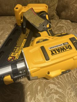 Dewalt DCN692 Cordless 20V Framing Nailer