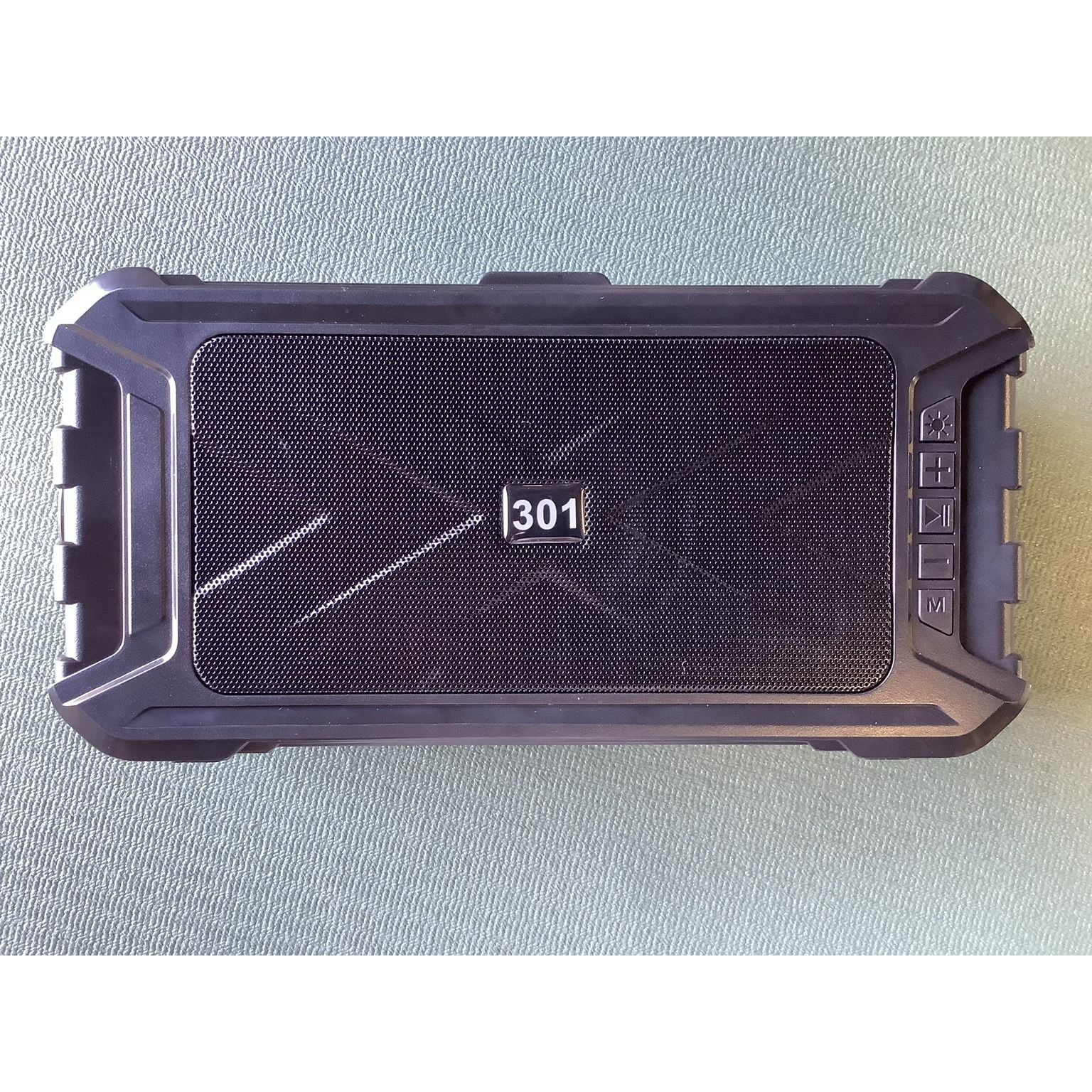 Portable Bluetooth Speaker with Solar Charge