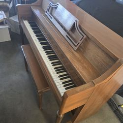 Story & Clark Piano