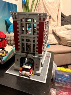 Lego Ghostbuster firehouse and ecto 1 Lego