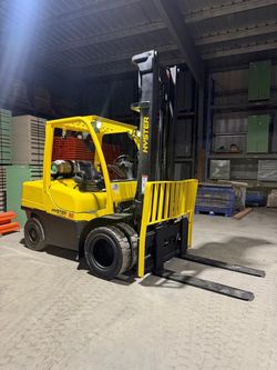 2017 Hyster 9,000 lbs capacity forklift
