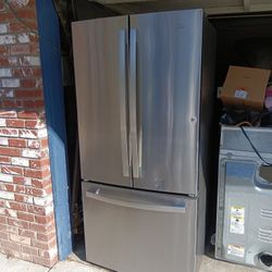 G&E 18.5qu.ft. Refrigerator  $1000 Obo