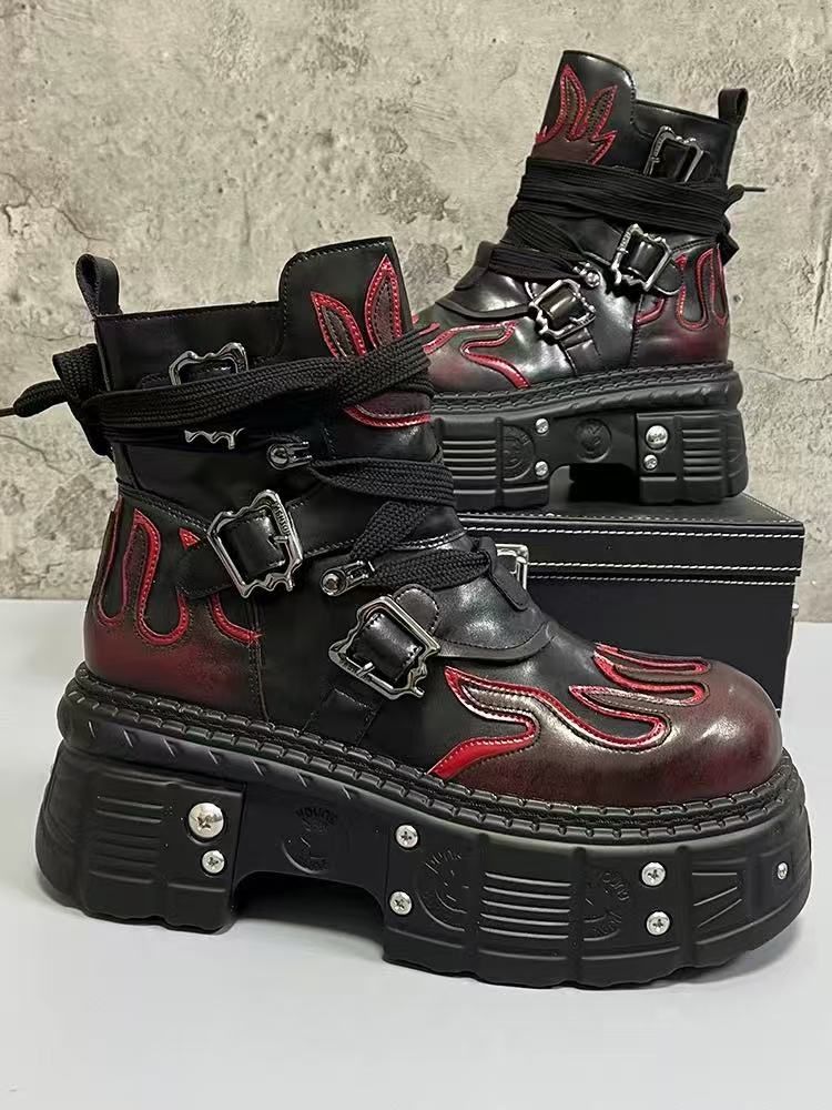 Fashionable high-heel moccasin boots