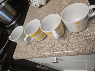 4 Coffee mugs
