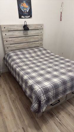 Bed with Drawers