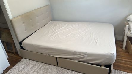 Queen bed with drawers