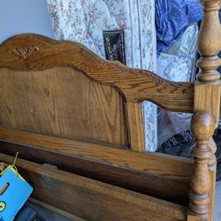 Beautiful King Size Bed Complete.