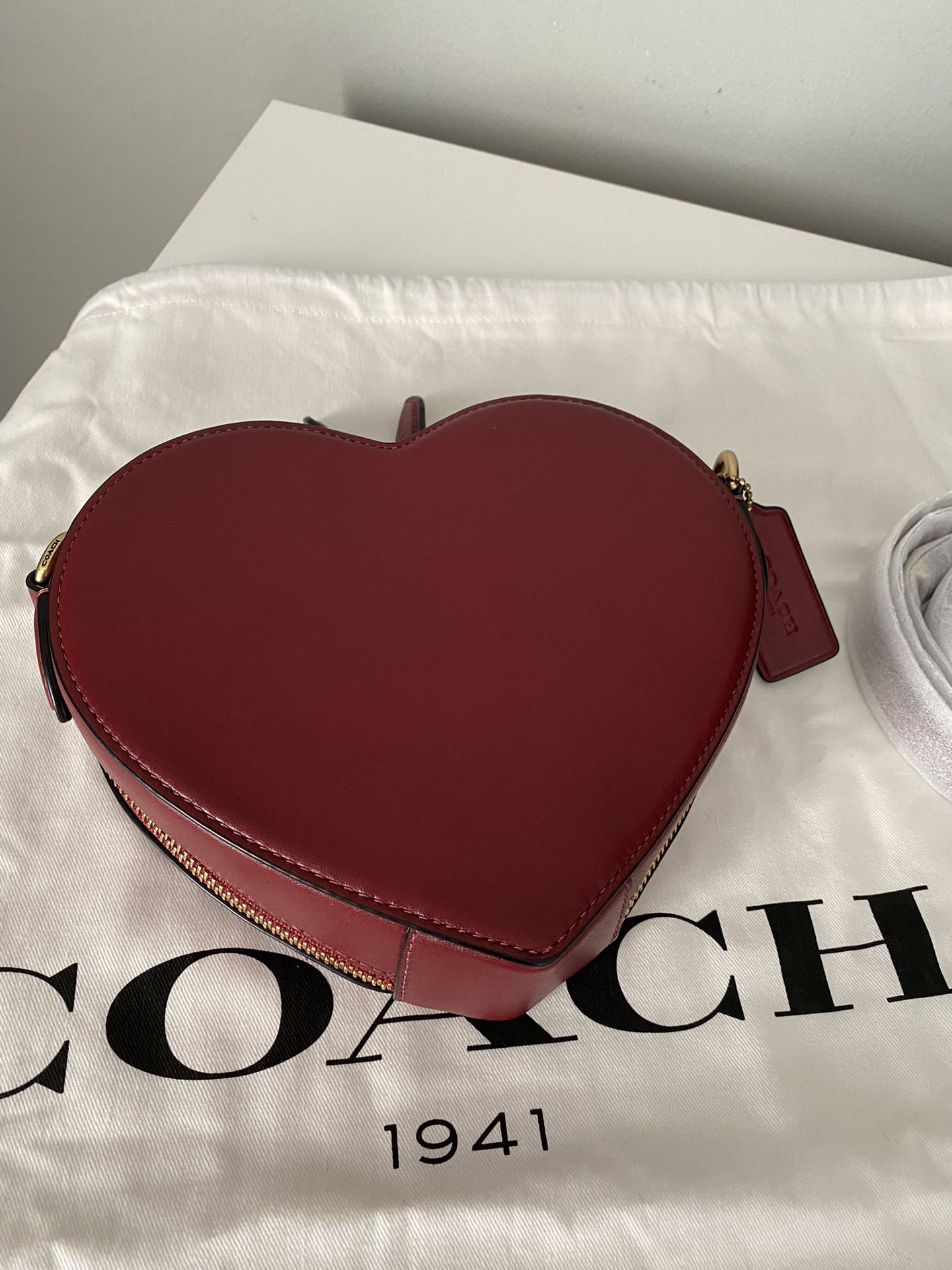 Coach Heart Crossbody Bag for Sale in Los Angeles, CA - OfferUp