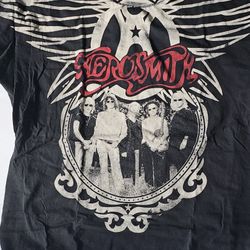 Vintage 2009 Aerosmith World Tour Tee
Size XL ,ALSTYLE APPAREL ACTIVE WEAR TAG. EXCELLENT CONDITION 
NO RIPS OR STAINS 
PICK UP ONLY 
Will fit a Large