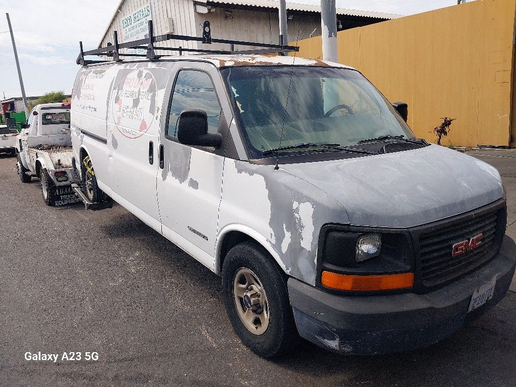 2003 GMC Savana For Parts 