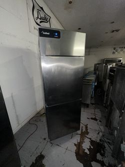 Commercial Vertical Freezer One Section 2 Doors