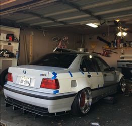 E36 sedan over fenders