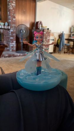 Hatchimals Crystal Flyers Rainbow Glitter Idol Flying Toy with Lights Without Charging Cord