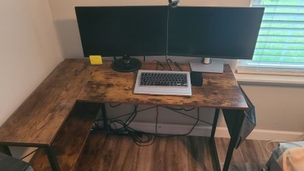 Corner desk